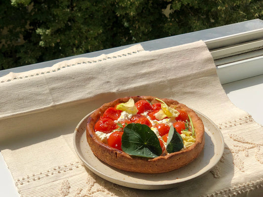 Cherry tomatoes and cottage cheese pie