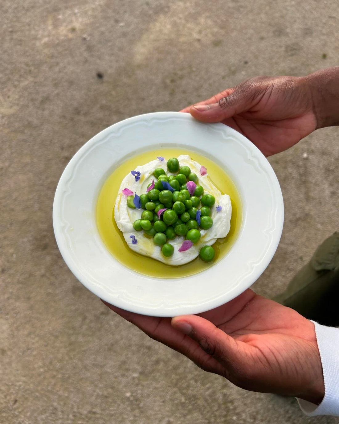 Ambre's Summer peas, toum & mint oil